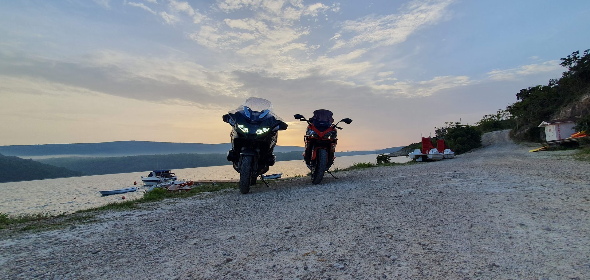 am Strand beim Sonnenaufgang