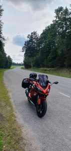 die ganze Straße ruhig.